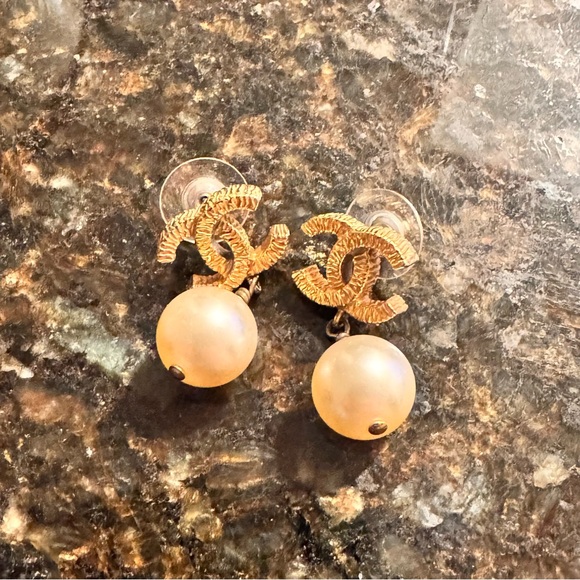 Chanel CC Pearl Drop Stud Earrings - Picture 2 of 7